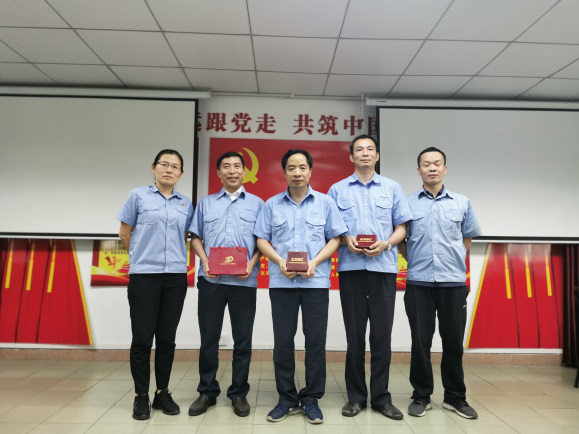 風(fēng)雨同舟三十載，一路相伴鑄輝煌