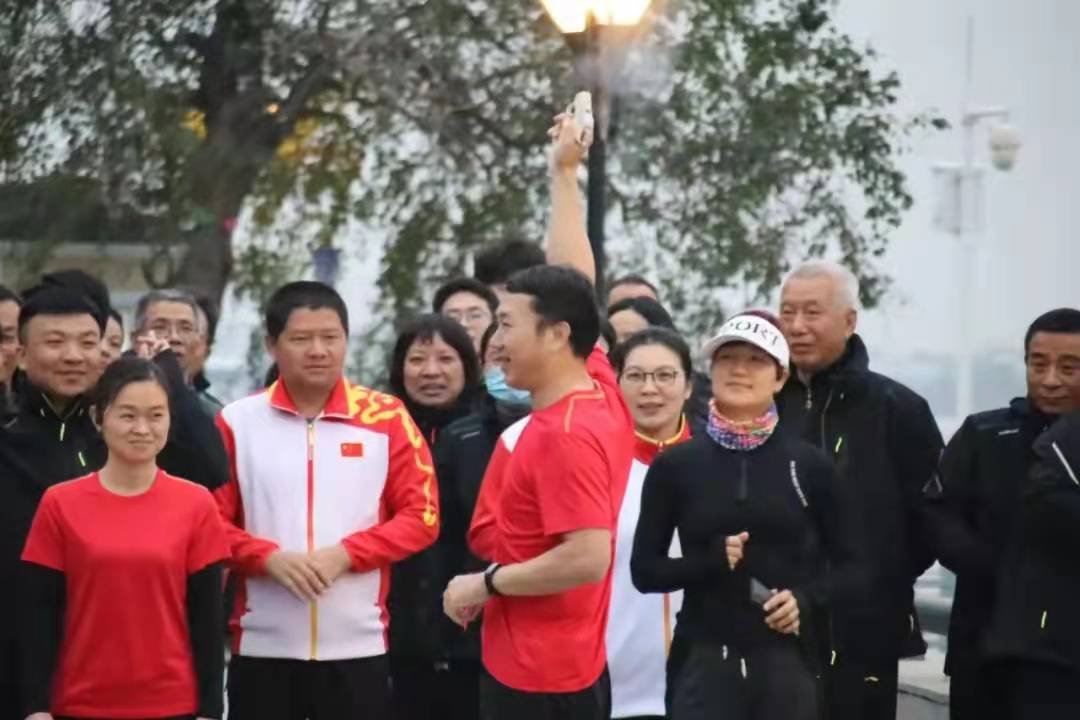 “燃爆！”這場迷你馬拉松激情開跑